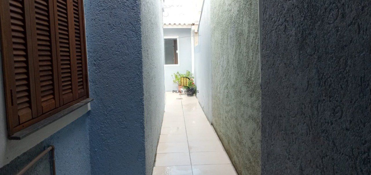 Casa com 02 dormitorios, 01 Banheiro social no Bairro:Hipica