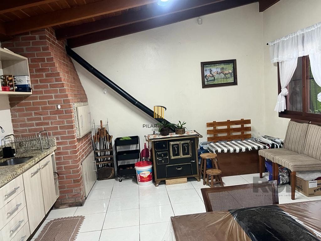 Casa com 3 dormitórios no bairro Morro Santana
