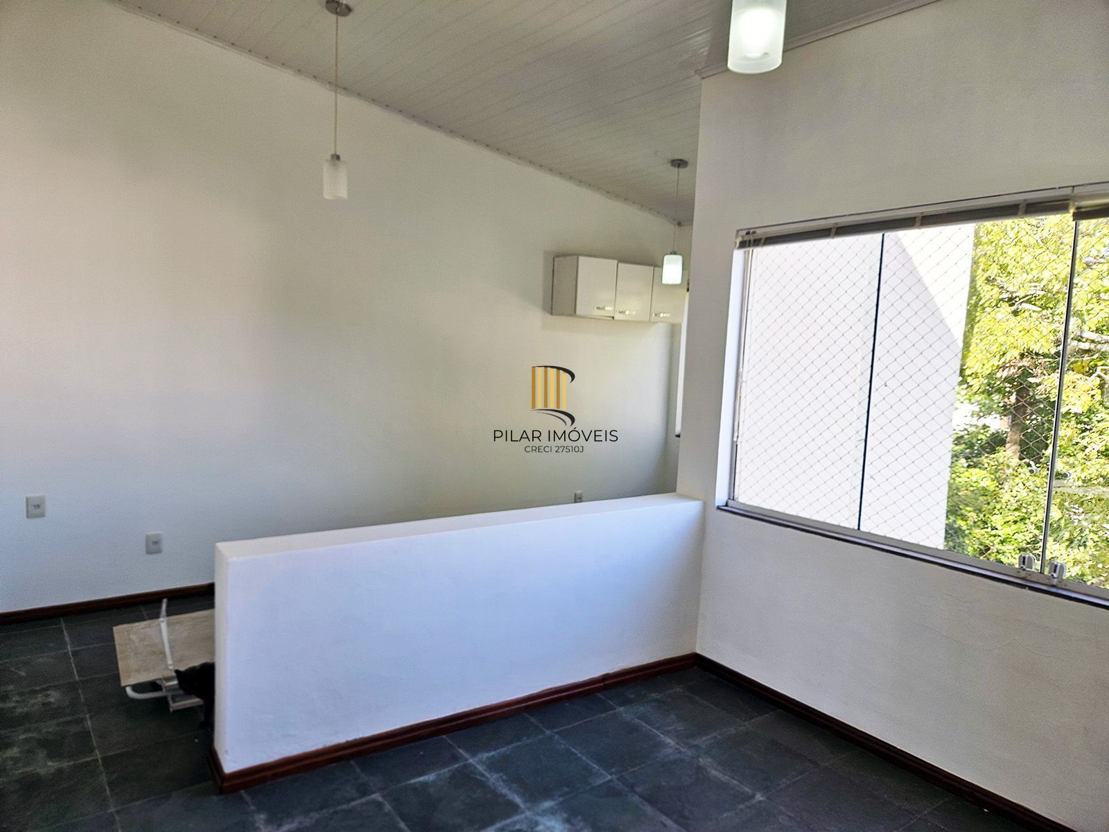 Casa com 4 quartos (02 suítes), 02 vagas cobertas no Bairro Ipanema