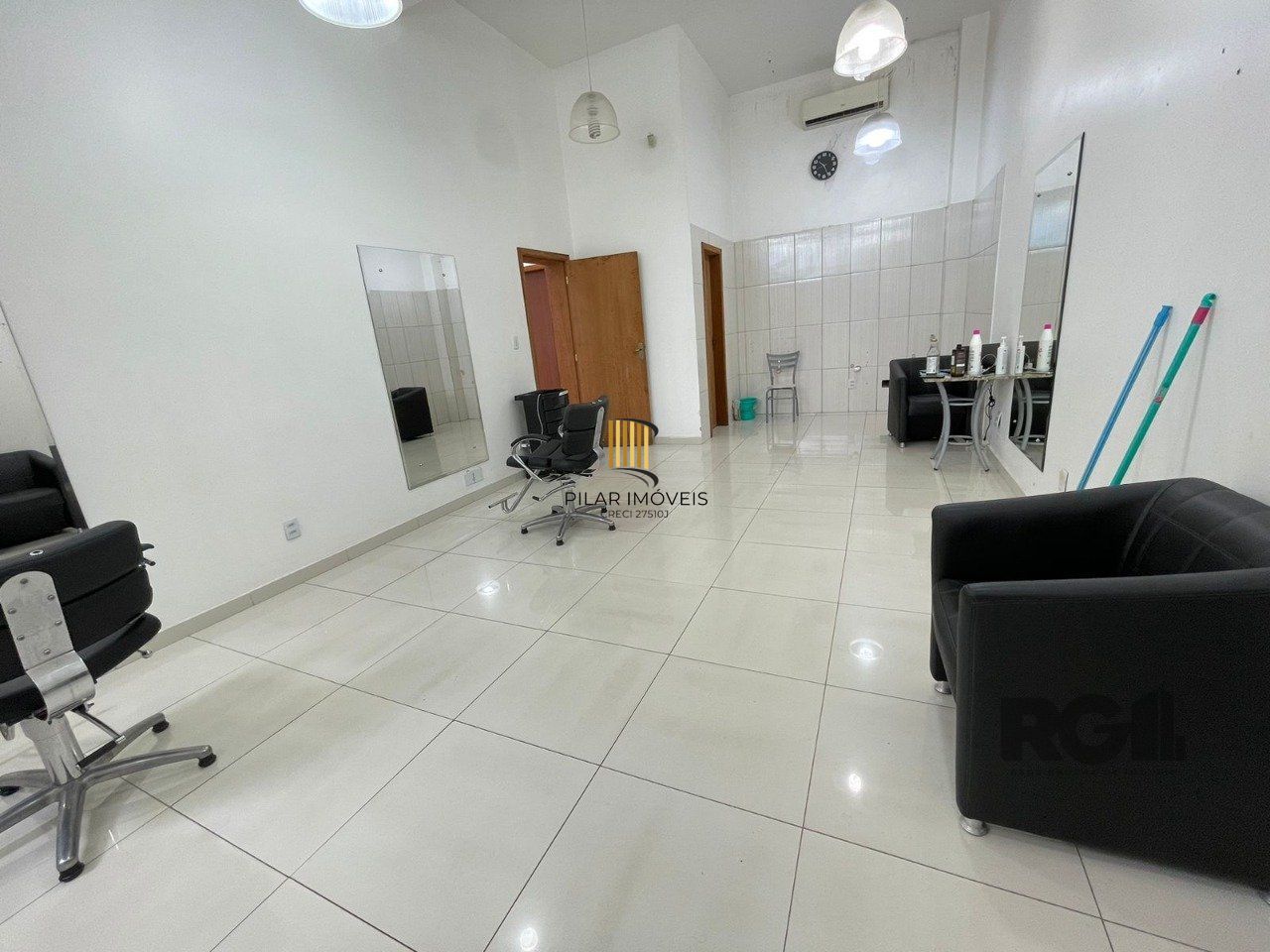 Prédio comercial 225m², com 5 lojas individuais, pé direito alto - ótima localização na Vila Conceição.