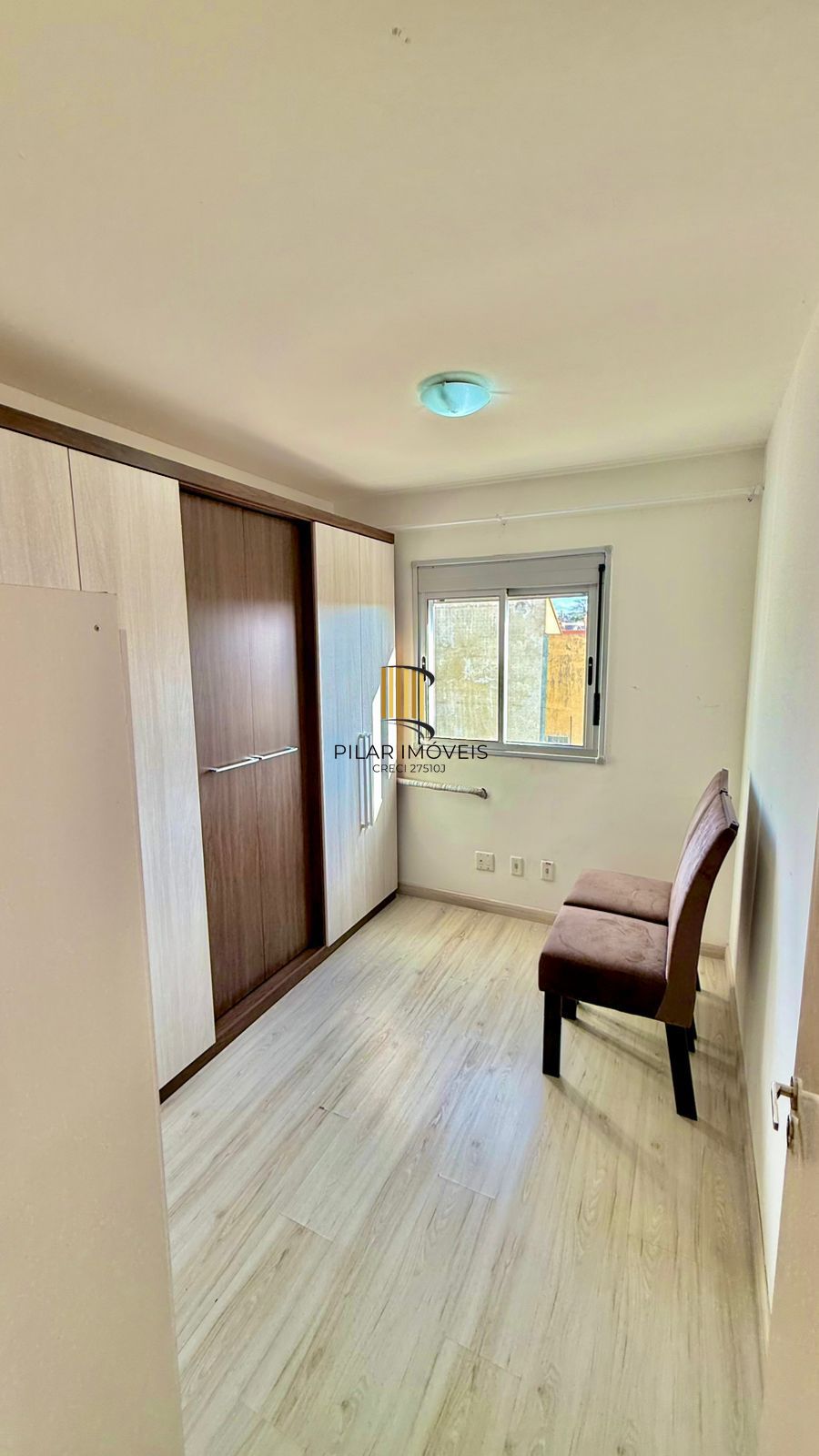Apartamento com 02 quarto (01 suíte) e 01 vaga no Bairro Glória