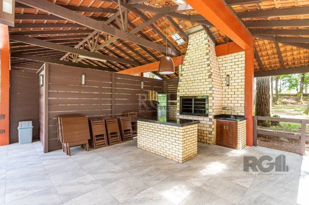 Casa com 4 quartos, suíte, churrasqueira, vaga de garagem, no bairro Elsa, Viamão/RS
