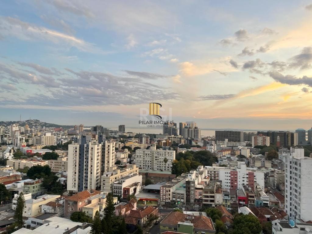 Apartamento para Venda - 64.67m², 2 dormitórios, sendo 1 suites, 1 vaga - Cidade Baixa, Porto Alegre