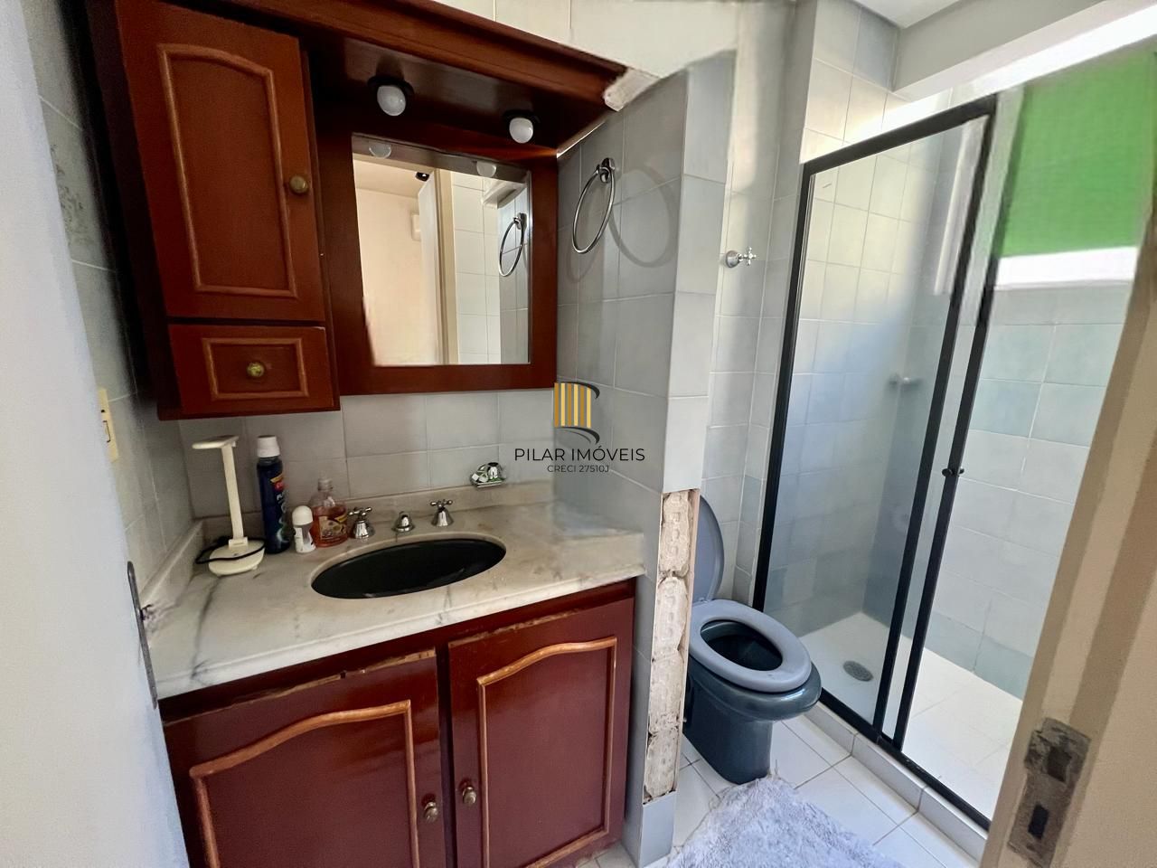 Apartamento 3 dormitorios, 1 suite, 2 vagas de garagem mais dependência de empregada no bairro tristeza.