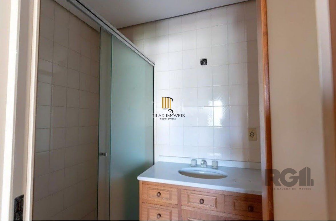 Apartamento a venda, dois dormitórios com vaga e infra no bairro Menino Deus