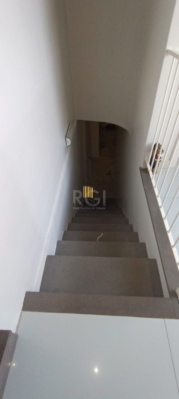 Casa para Venda - 250m², 3 dormitórios, sendo 1 suites, 2 vagas - Vila Nova, Porto Alegre