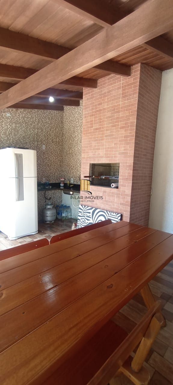 Casa com 02 quartos e 01 vaga no Bairro Cavalhada