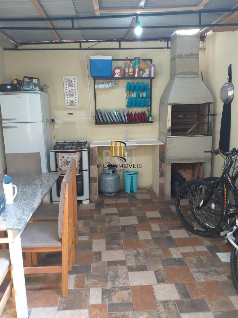 Casa com 2 quartos, banheiro, área de serviço, cozinha, vaga de garagem, no bairro Aberta dos Morros/RS