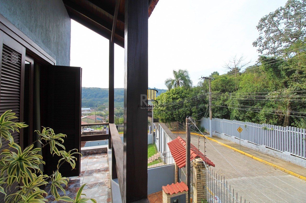 Casa para Venda - 339m², 3 dormitórios, 2 vagas - Vila Nova, Porto Alegre