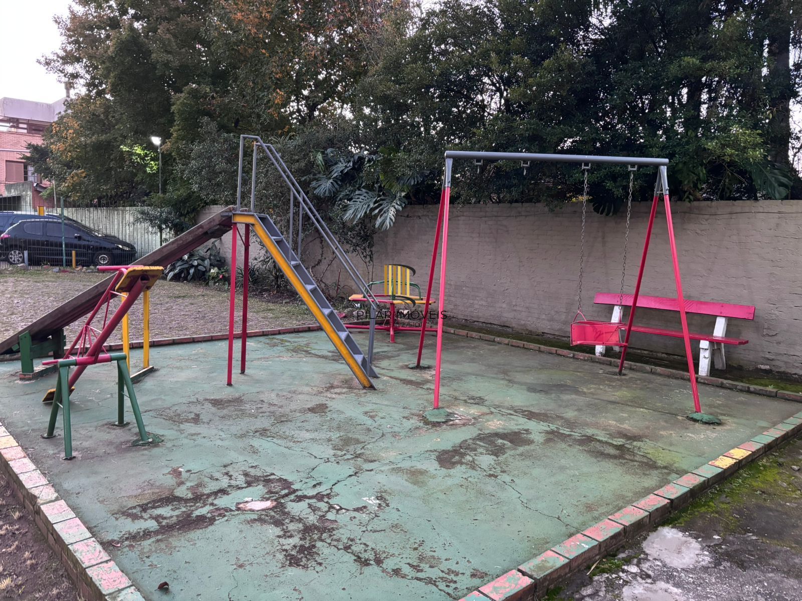 Apartamento de 2 dormitórios com estacionamento rotativo , ultimo andar sem elevador , com vista !