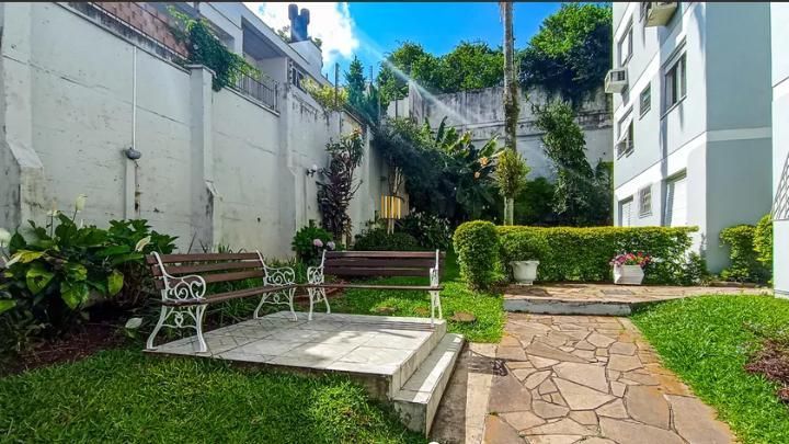 Apartemento de 2 dormitórios com vaga coberta no bairro Tristeza