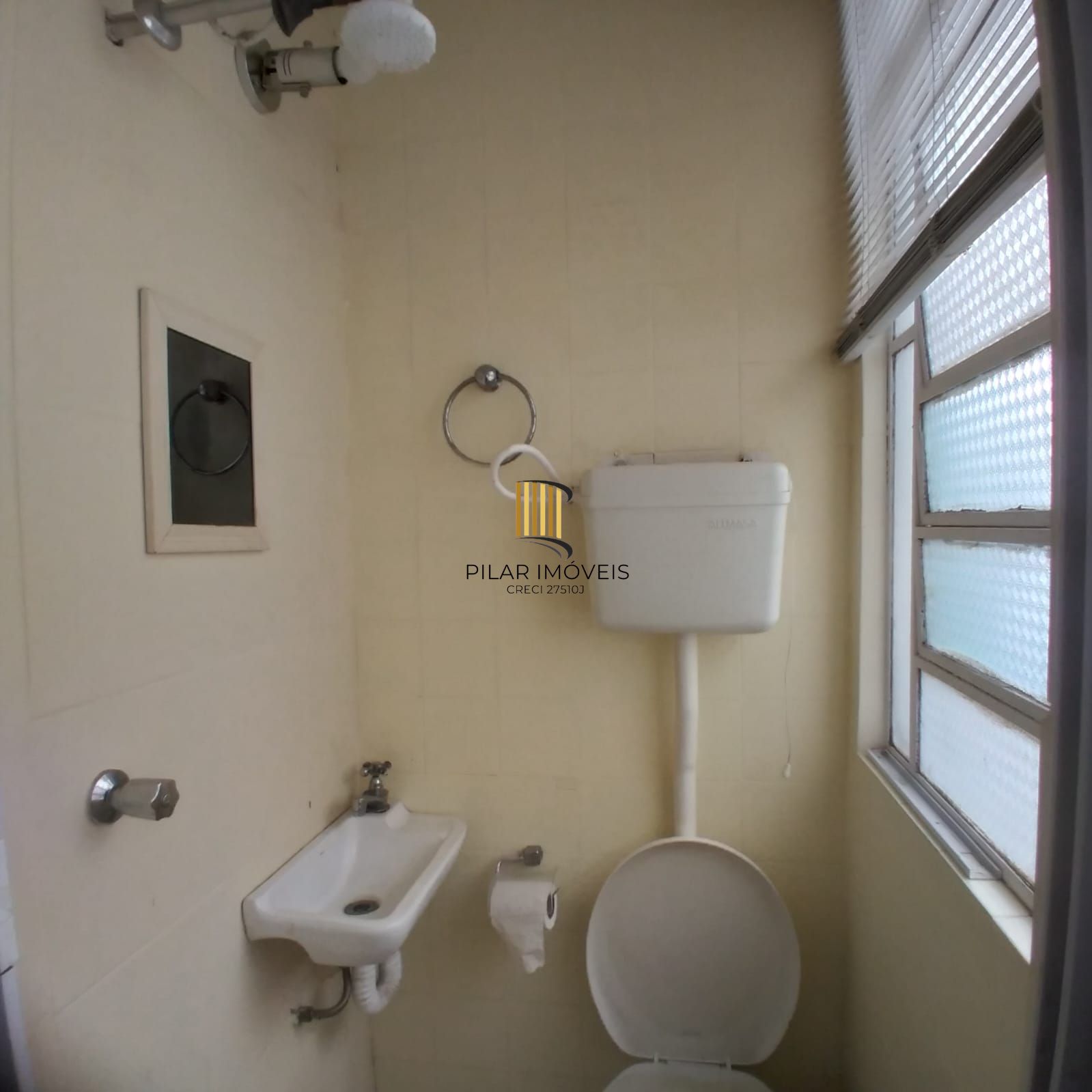 Oportunidade Única! Lindo Apartamento de 3 Quartos no Coração de Porto Alegre!** 🏡                                                 Imóvel com 3 dormitórios transformado em 2 de fácil reversão.