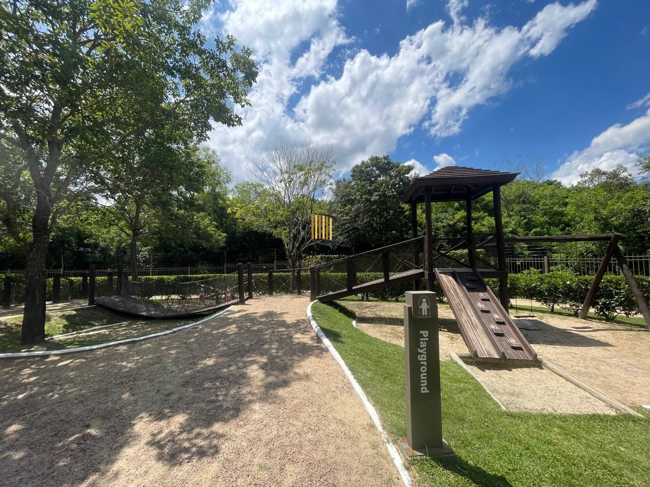 Impecável apartamento semimobiliado, 2 dormitórios, 2 banheiros e 1 vaga coberta