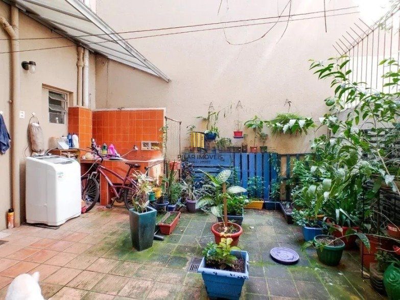 Apartamento Térreo com 02 dormitórios Na cidade Baixa em Porto Alegre/RS