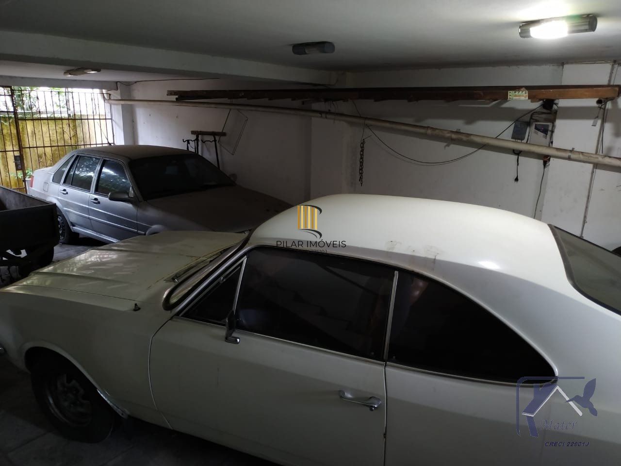 CASA COM 220m², 3 DORMITORIOS, SUITE, 4 VAGAS DE GARAGEM COBERTAS, BAIRRO IPANEMA, EM PORTO ALEGRE, RS