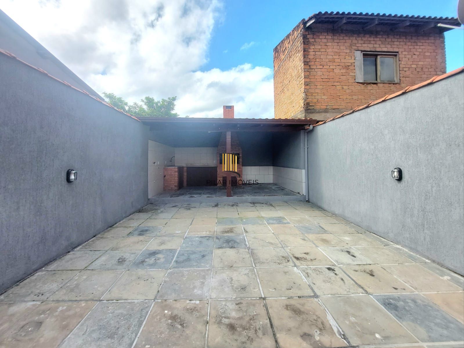 Casa mobiliada dois dormitórios e vaga no bairro  Hipica.