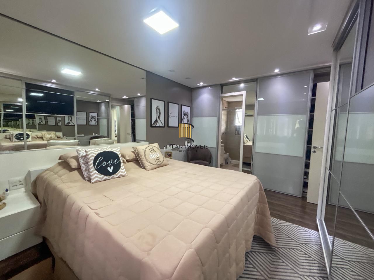 Casa em Condomínio com 03 quartos, 01 suíte e 02 vagas cobertas - Teresópolis