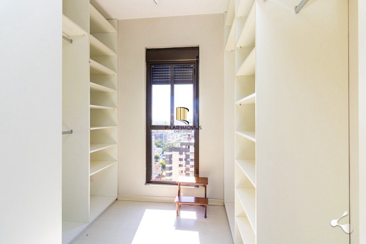 Espetacular Apto. semi mobiliado no bairro Rio Branco, Porto Alegre/RS, um por andar, 195m, andar alto, lareira, churrasqueira, 3 suites, 4 vagas