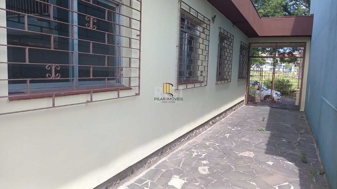 Casa  com 03 dormitórios e 01 suíte no Bairro Partenon Porto Alegre/RS