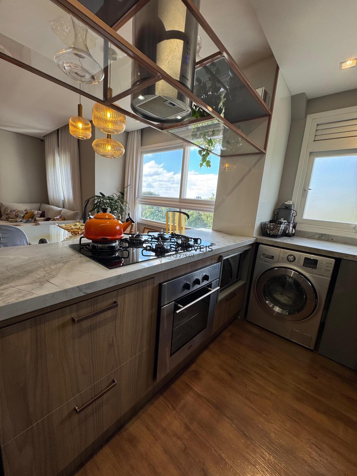 Apartamento com 02 quartos (01 suíte) e 01 vaga escriturada