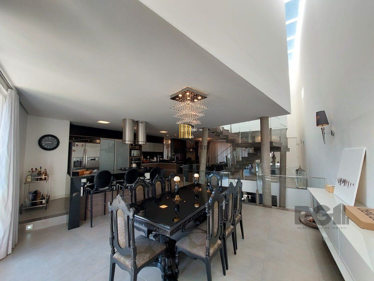 Casa para Venda - 296m², 3 dormitórios, sendo 1 suites, 3 vagas - Vila Nova, Porto Alegre