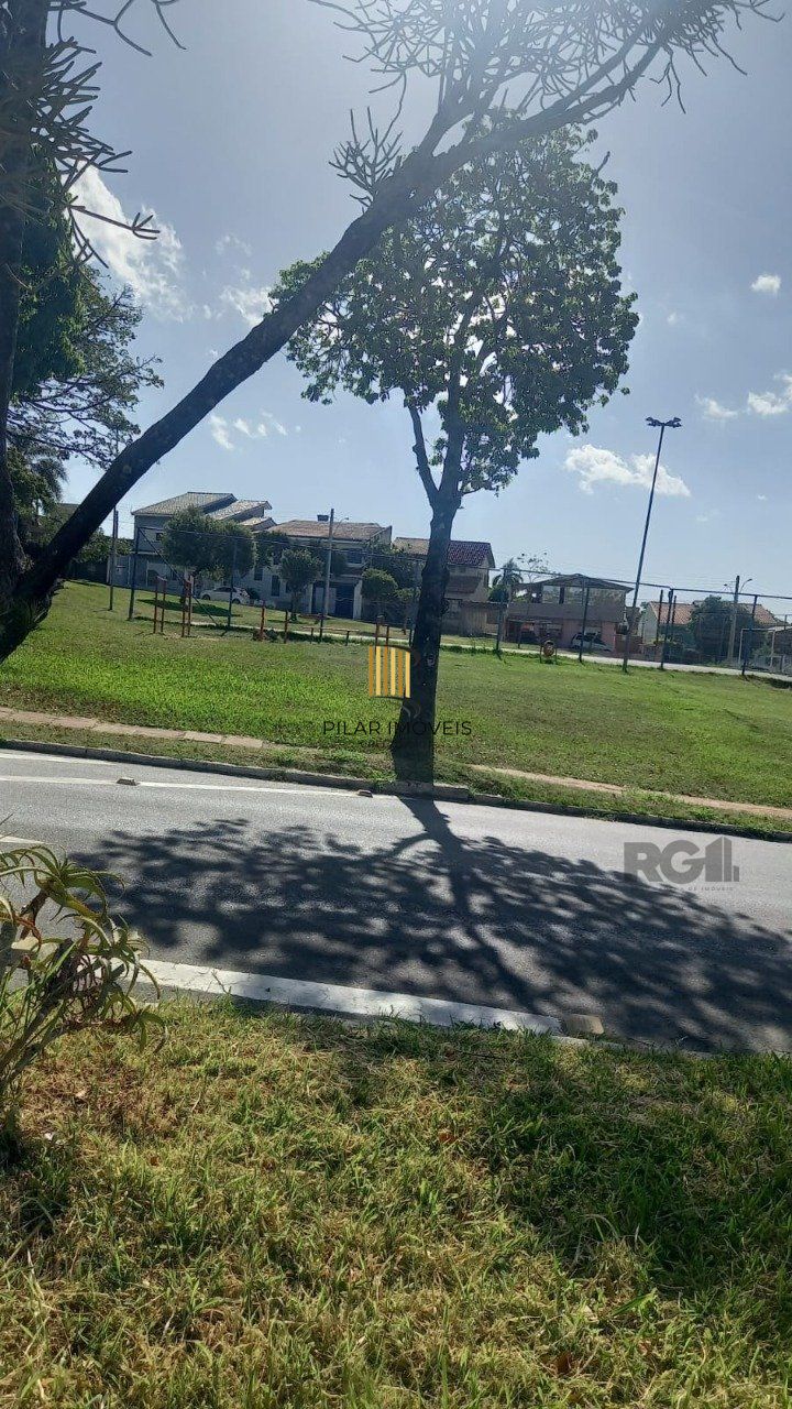 Casa  com 03 dormitórios e 01 suíte no Bairro Partenon Porto Alegre/RS