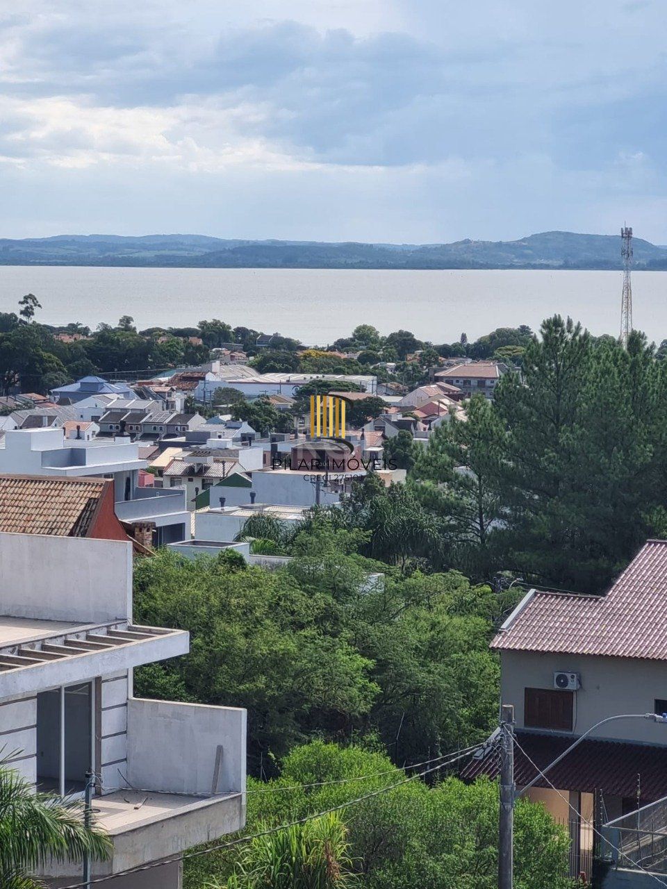 Casa 3 dormitórios no bairro Guarujá