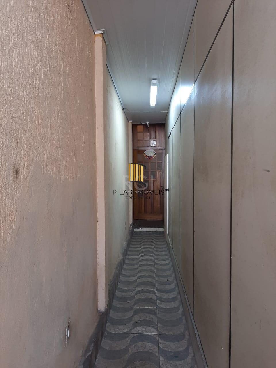 Casa para Venda - 274m², 3 dormitórios, sendo 1 suites, 3 vagas - Guarujá, Porto Alegre