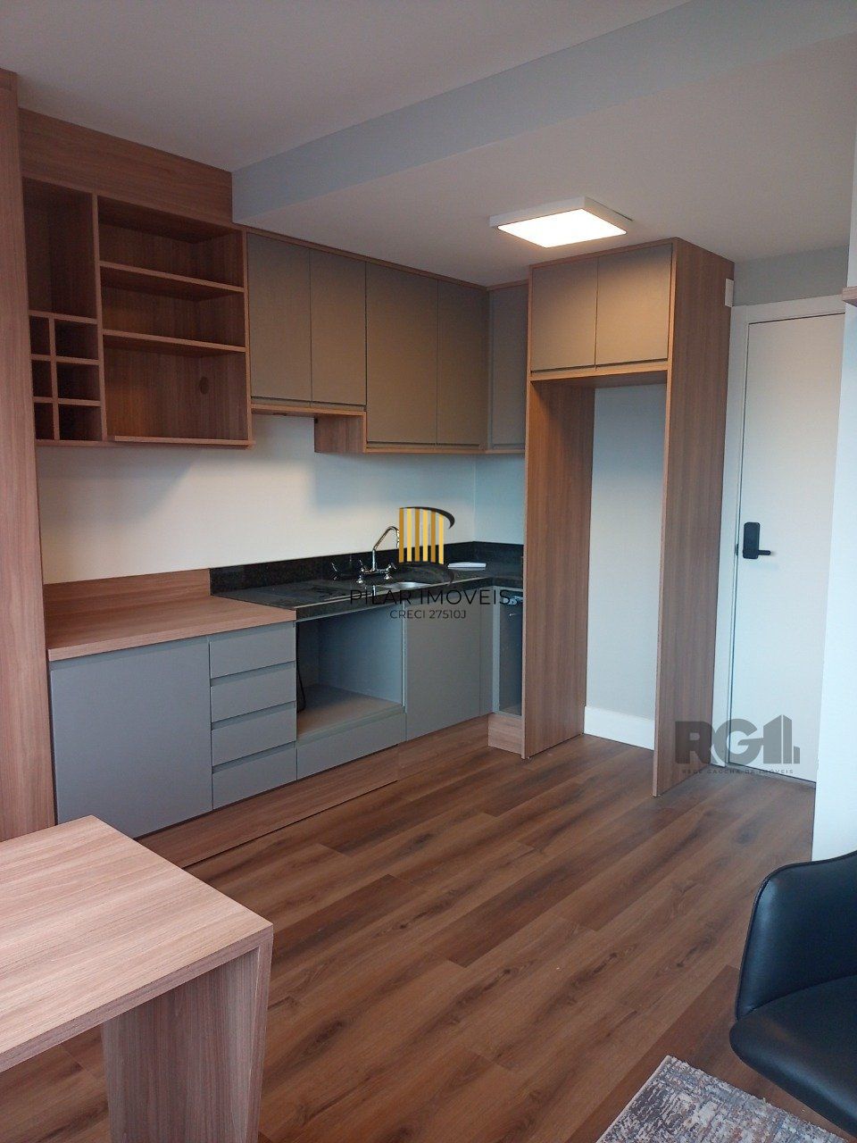 Apartamento Studio, mobiliado, com vaga para carro, 26,75m², na Cidade Baixa - Porto Alegre/RS