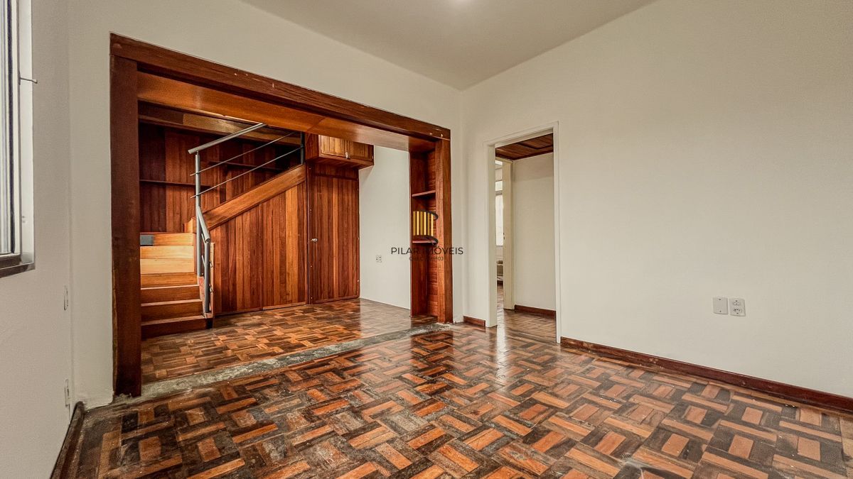 Apartamento com 02 quartos e 01 vaga, no Bairro Navegantes em Porto Alegre