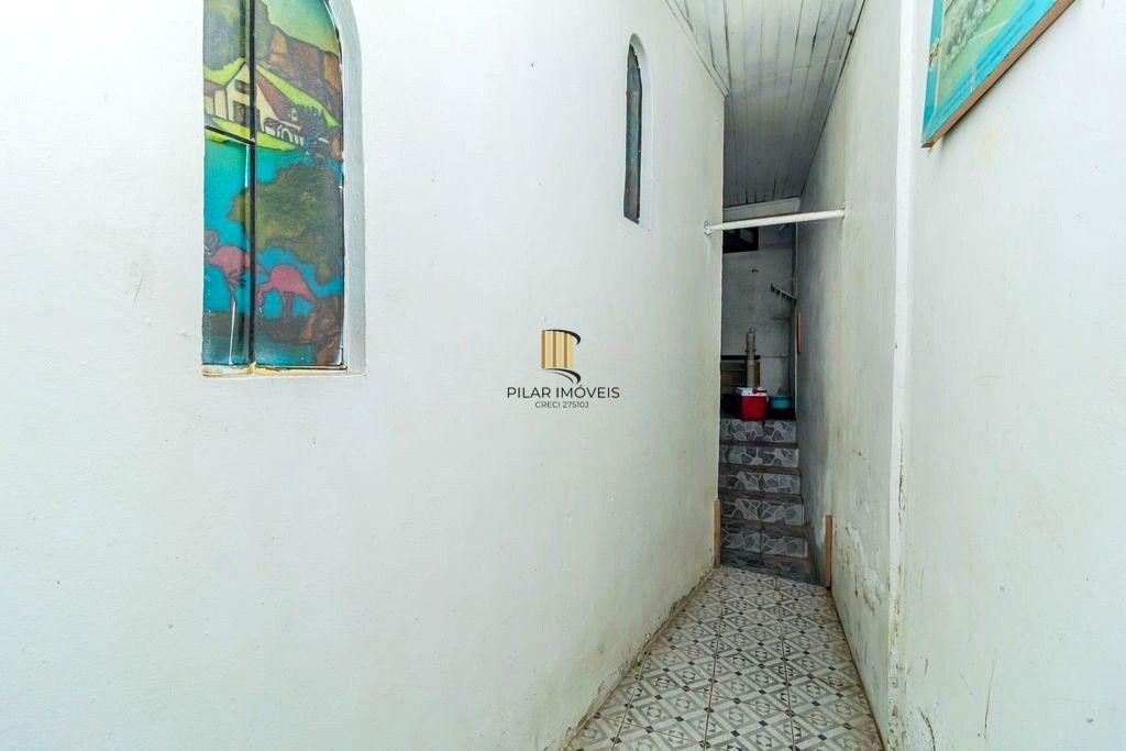 CASA 03 dormitórios, 2 suítes,  216m² privativos  com piscina no BAIRRO MEDIANEIRA