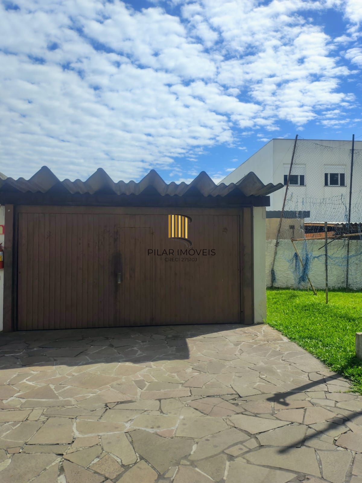 Apartamento de 2 dormitórios reformado com garagem escriturada fechada ,área privativa de 60,65