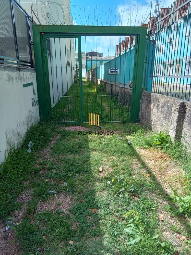 Casa com 2 dormitórios e 3 vagas de garagem !