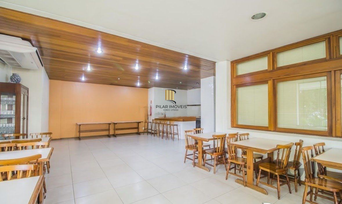 Apartamento a venda, dois dormitórios com vaga e infra no bairro Menino Deus