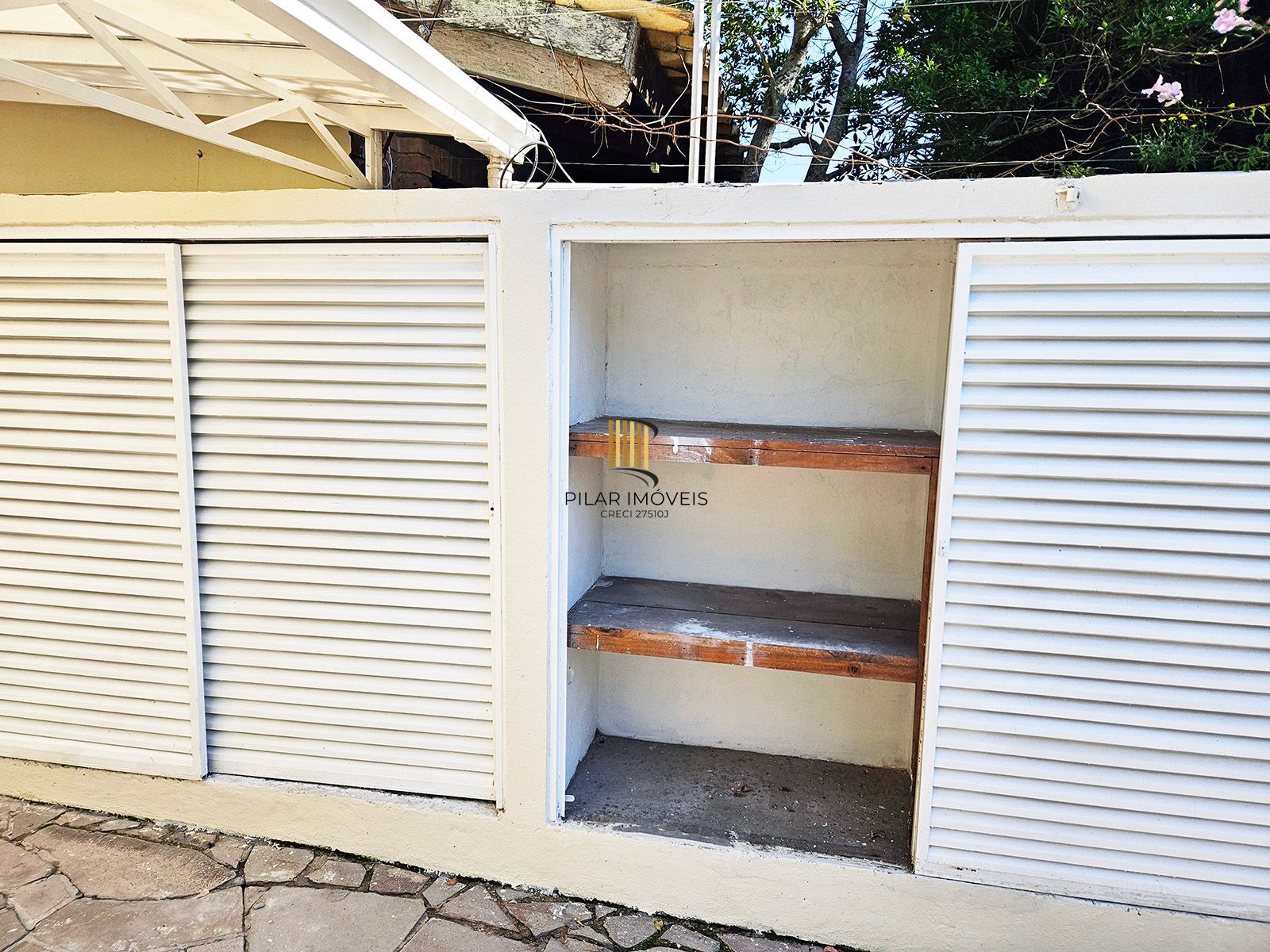 Casa com 4 quartos (02 suítes), 02 vagas cobertas no Bairro Ipanema
