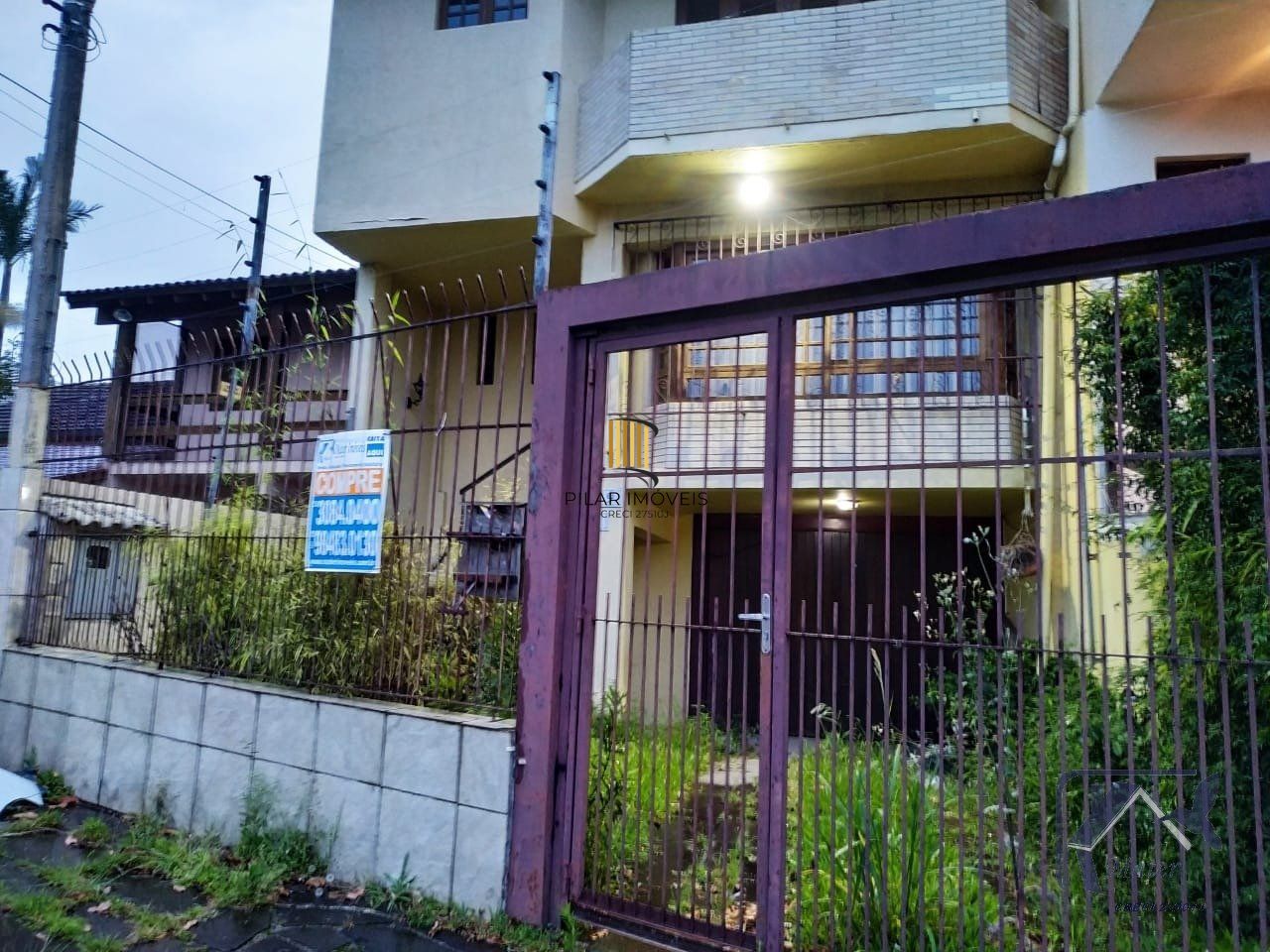 CASA COM 220m², 3 DORMITORIOS, SUITE, 4 VAGAS DE GARAGEM COBERTAS, BAIRRO IPANEMA, EM PORTO ALEGRE, RS