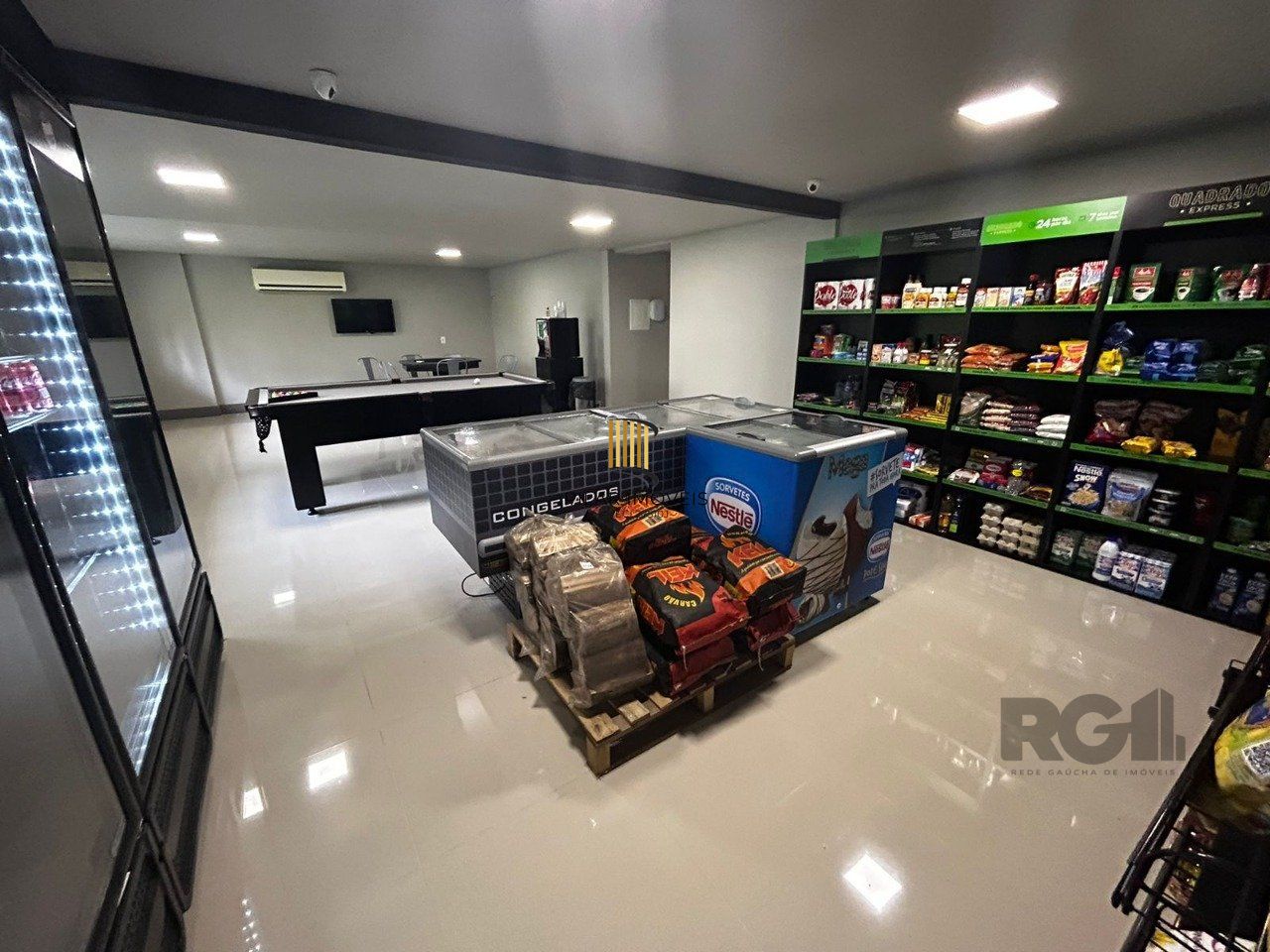 APARTAMENTO, 1 DORMITÓRIO, SACADA COM CHURRASQUEIRA, VAGA DE GARAGEM, BAIRRO PETRÓPOLIS, PORTO ALEGRE/RS