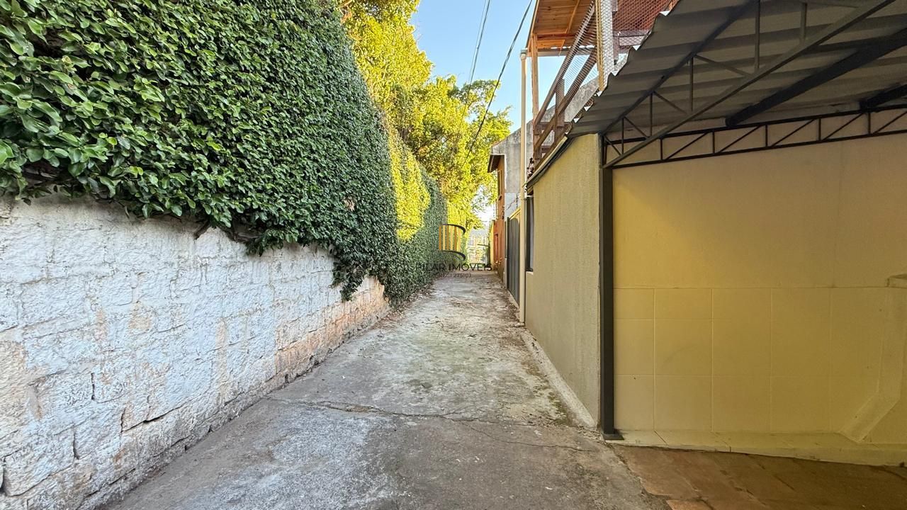 CASA 3 DORMITÓRIOS 4 BANHEIROS 4 VAGAS 1 SUÍTE, PÁTIO NO BAIRRO MEDIANEIRA PORTO ALEGRE/RS