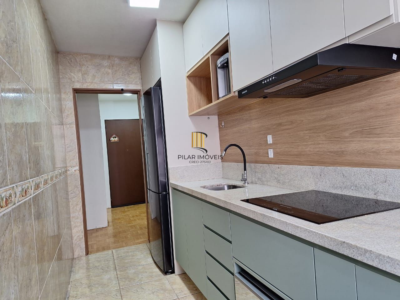 Apartamento mobiliado com 2 quartos no Bairro Humaitá