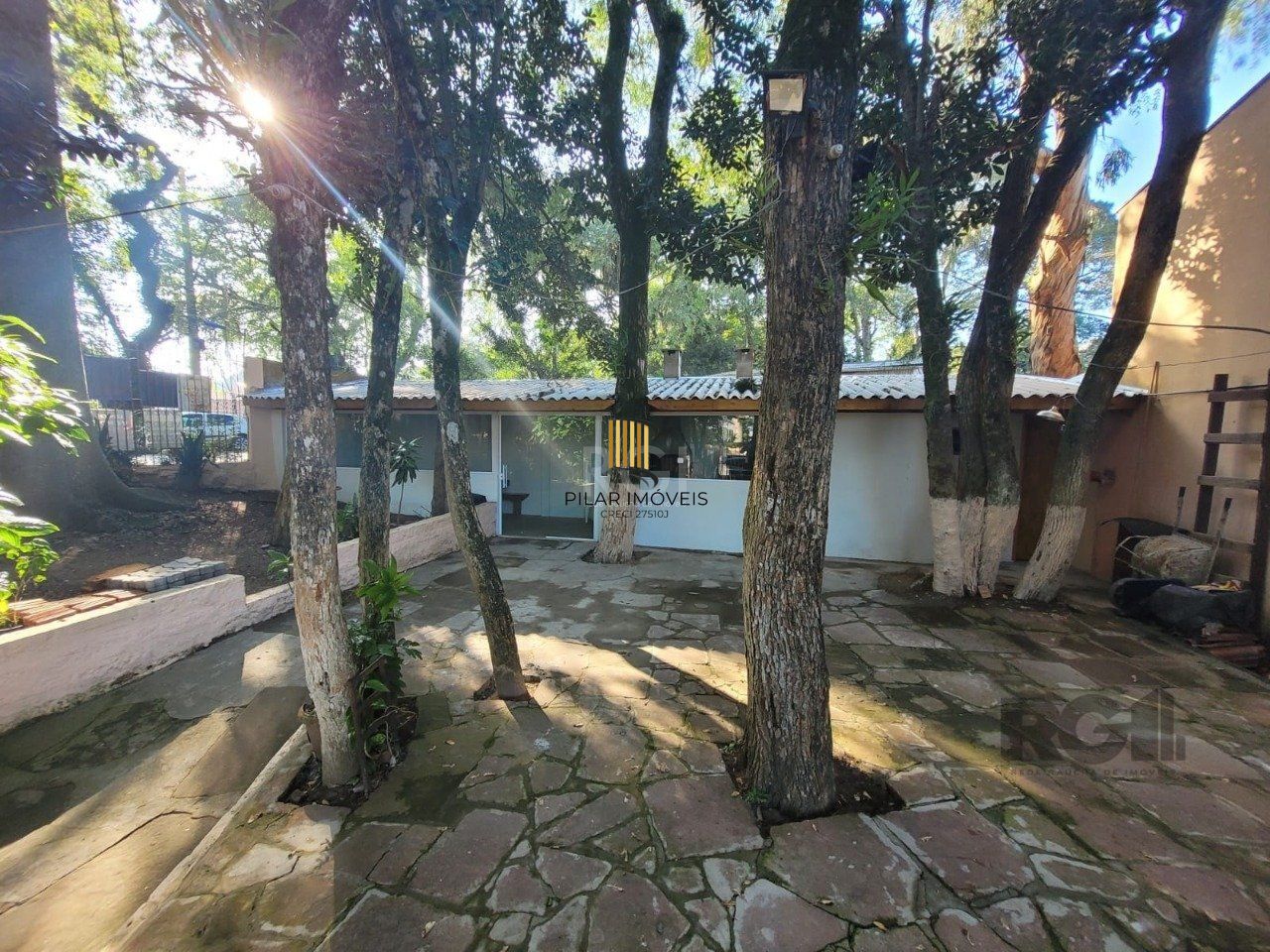 Sobrado para Venda - 36m², 2 dormitórios, 1 vaga - Guarujá, Porto Alegre