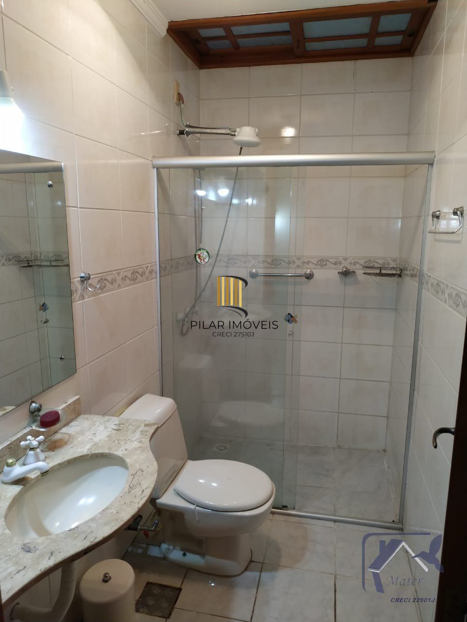 CASA COM 220m², 3 DORMITORIOS, SUITE, 4 VAGAS DE GARAGEM COBERTAS, BAIRRO IPANEMA, EM PORTO ALEGRE, RS
