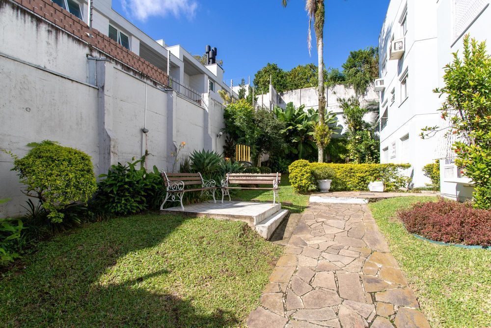 Apartemento de 2 dormitórios com vaga coberta no bairro Tristeza