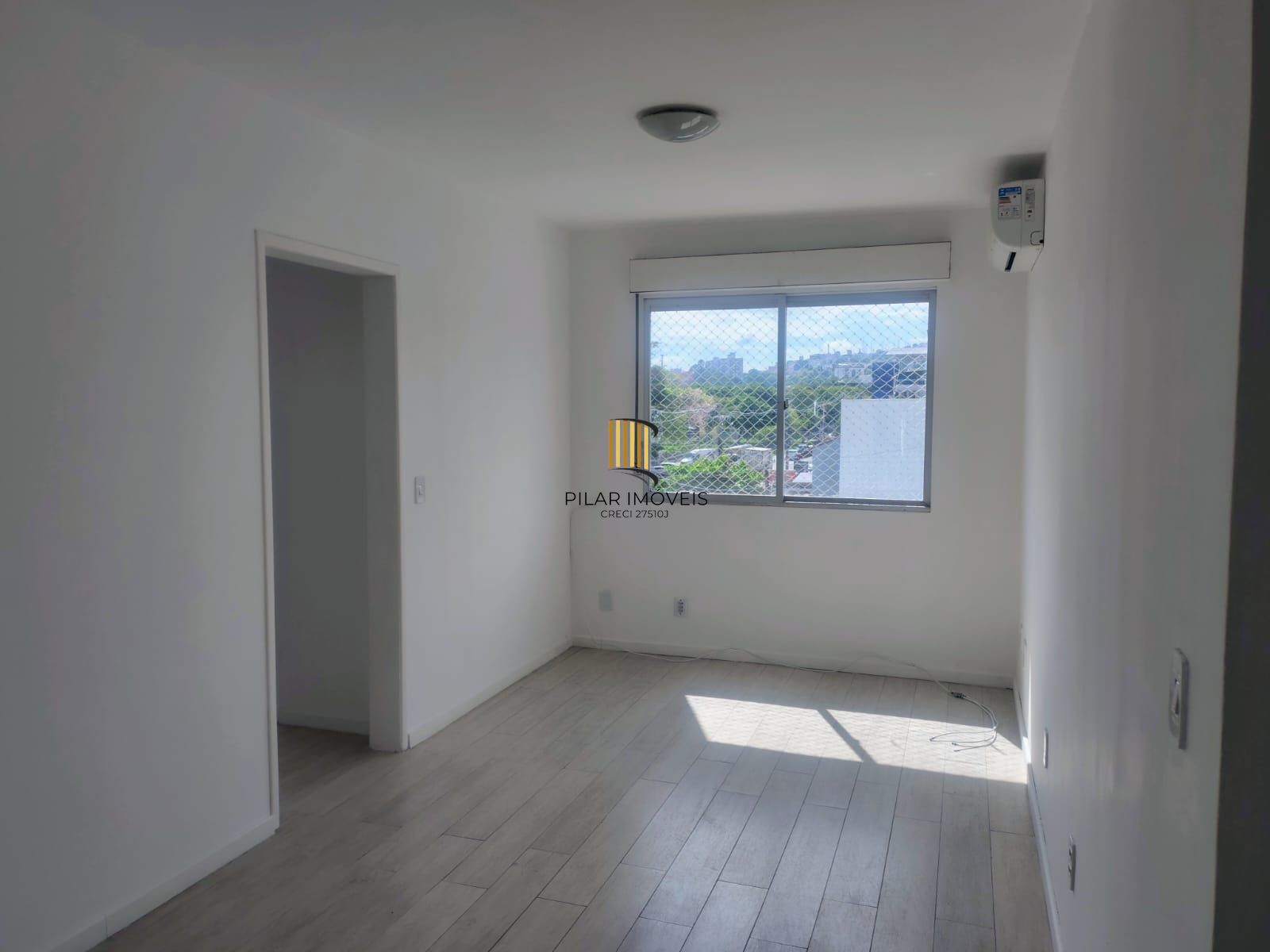 Apartamento de 2 dormitórios reformado com garagem escriturada fechada ,área privativa de 60,65