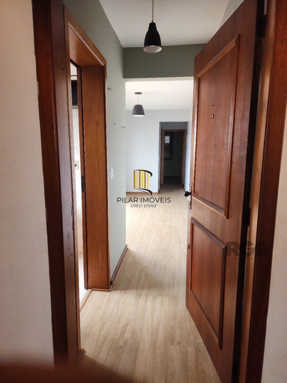 Apartamento com 01 quarto, 01 vaga escriturada coberta, Bairro Cidade Baixa