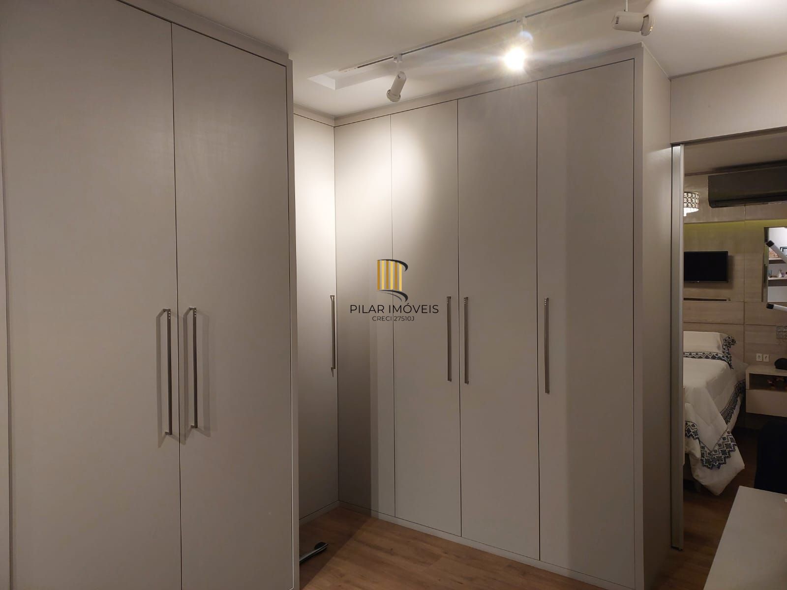 Apartamento com 3 dormitórios, sendo 1 deles suíte, com 02 vagas