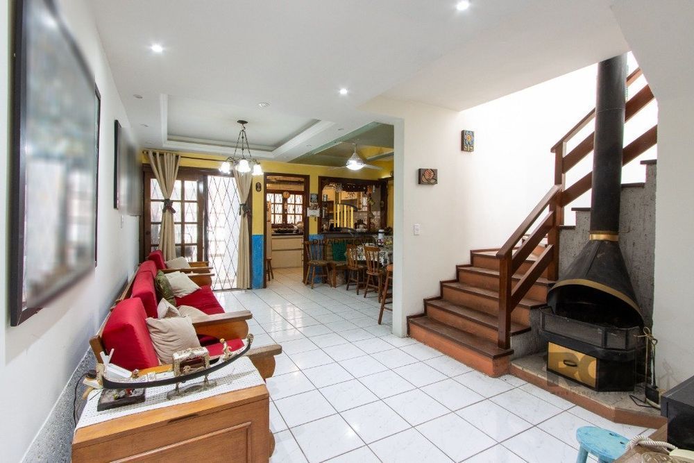 Casa 3 dormitórios no bairro Serraria