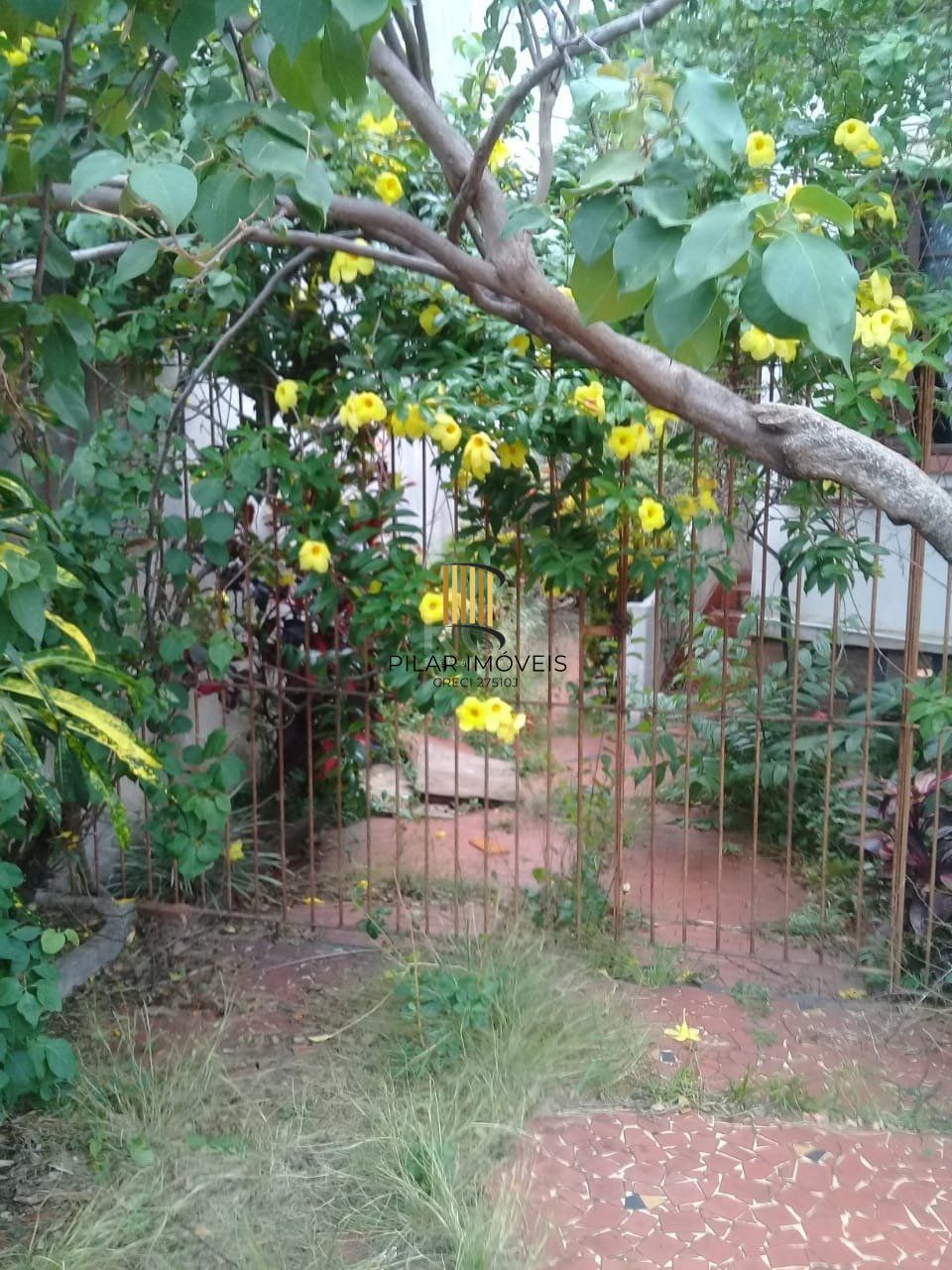 Casa de 4 dormitórios na Av. Teresópolis bairro Teresópolis