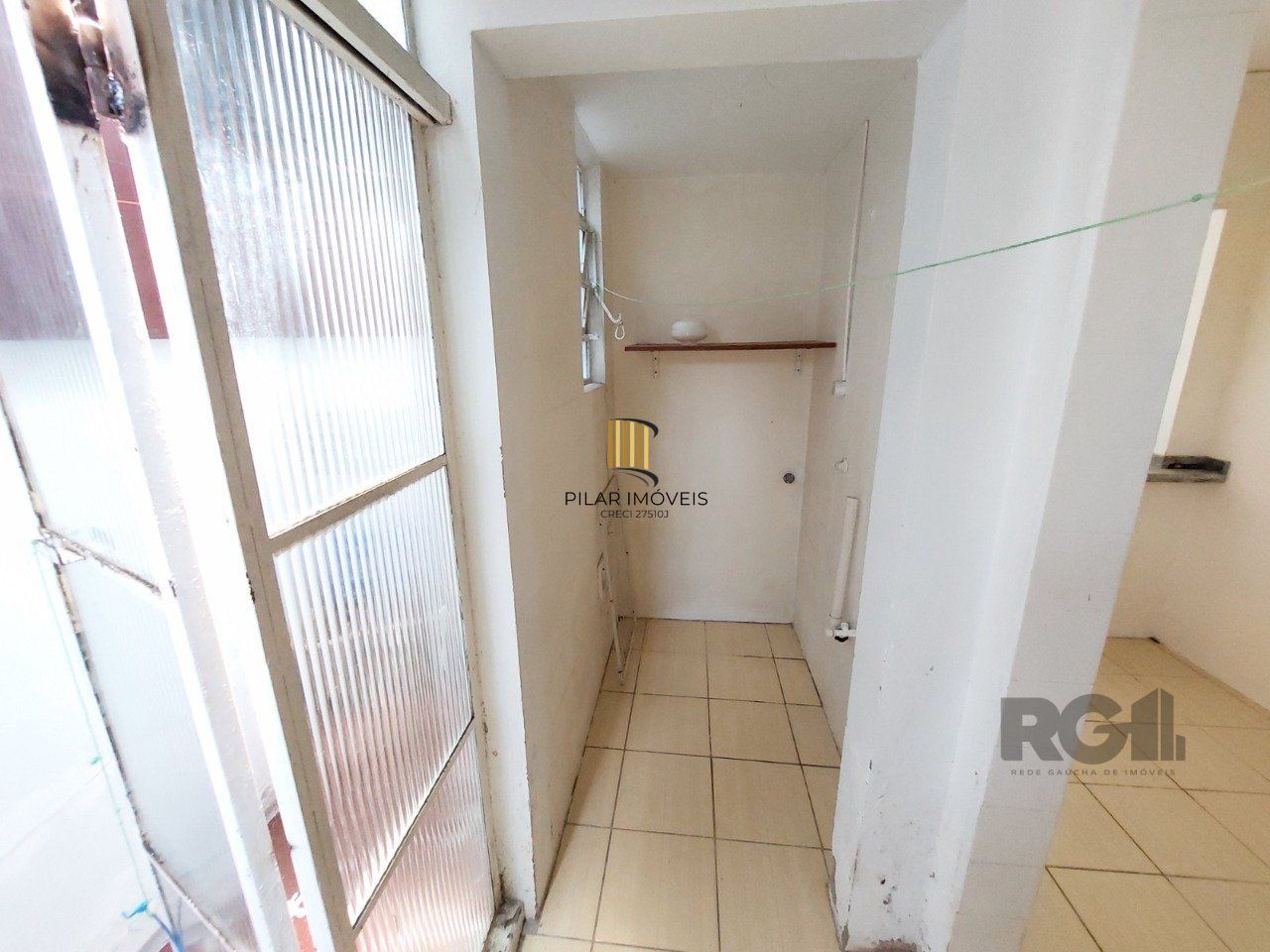 APTO 02 DORMITÓRIOS AMPLAS PEÇAS - 01 VAGA ESCRITURADA NO BAIRRO TRISTEZA