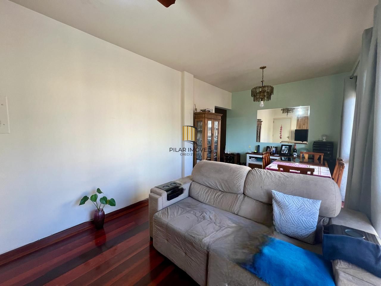 Apartamento 3 dormitorios, 1 suite, 2 vagas de garagem mais dependência de empregada no bairro tristeza.