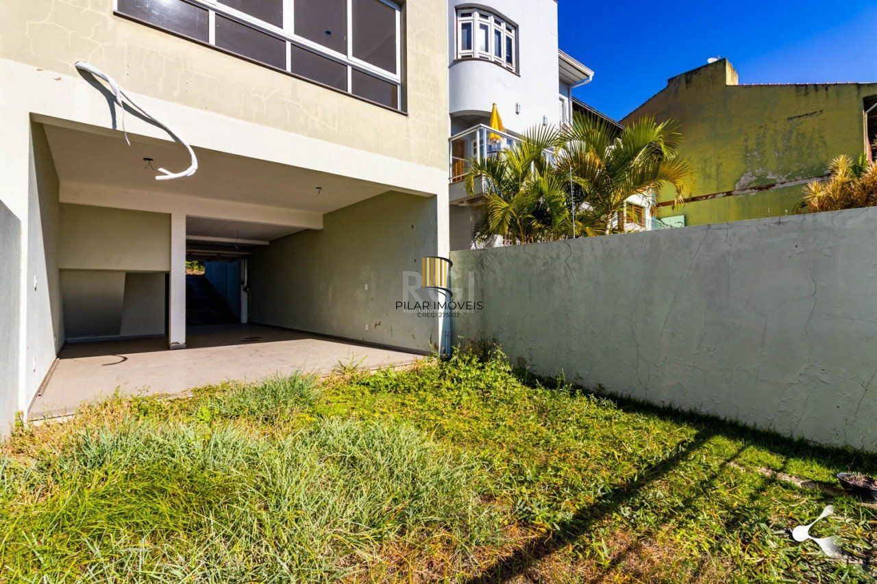 Casa 3 dormitórios no bairro Espírito Santo
